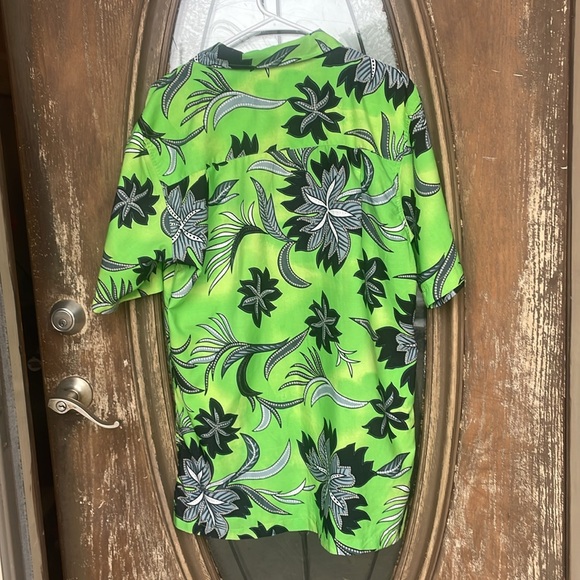 Utility Button Down Top!  Medium - Picture 4 of 5